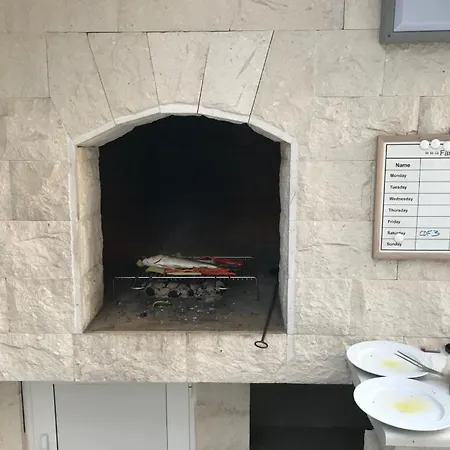Sa Pogledom Na I Otoke Makarska